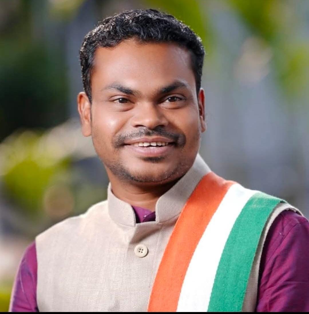 सड़कों की मरम्मत नहीं करा पा रही डबल इंजन सरकार  :  हरीश कवासी