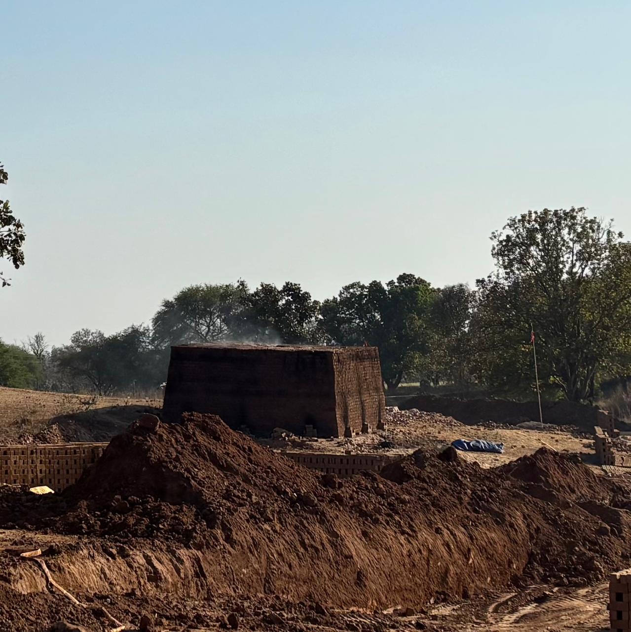 अवैध खनिज उत्खनन करने वालों के खिलाफ कार्रवाई