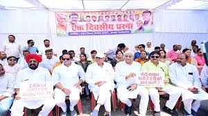 ईडी दफ्तर के बाहर पूर्व सीएम समेत कई कांग्रेसियों ने किया प्रदर्शन