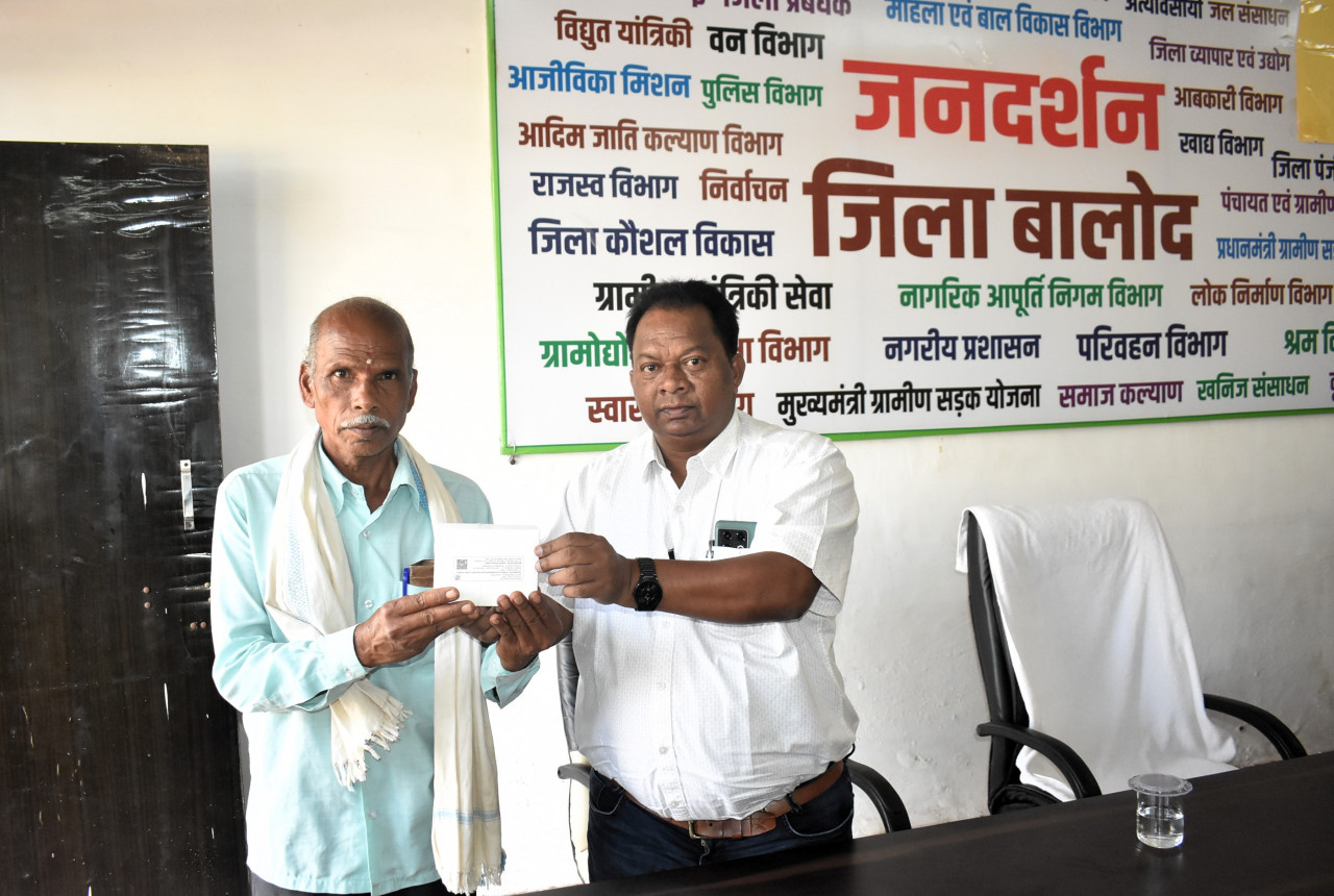 जनदर्शन में संयुक्त कलेक्टर लकरा ने सुनी आम लोगों की समस्याएं
