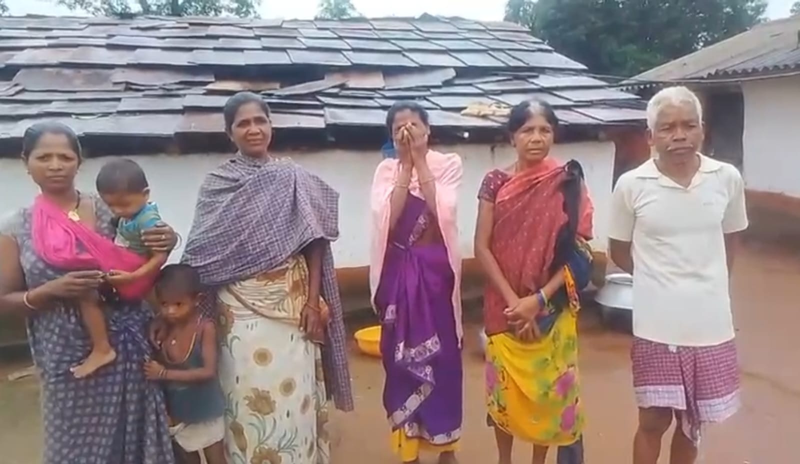 गरियाबंद के जंगल में शेष बचे नक्सलियों को घर वापसी की पुकार, परिजनों की भावुक अपील का वीडियो आया सामने