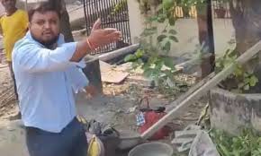 दुर्ग में अवैध अतिक्रमण हटाने के दौरान हंगामा,जोन आयुक्त पर घूस मांगने का आरोप