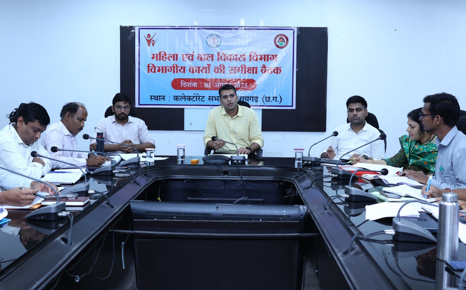 विभागीय योजनाओं का शत-प्रतिशत लाभ हितग्राहियों तक पहुंचाना प्रशासन की प्राथमिकता : कलेक्टर मयंक चतुर्वेदी