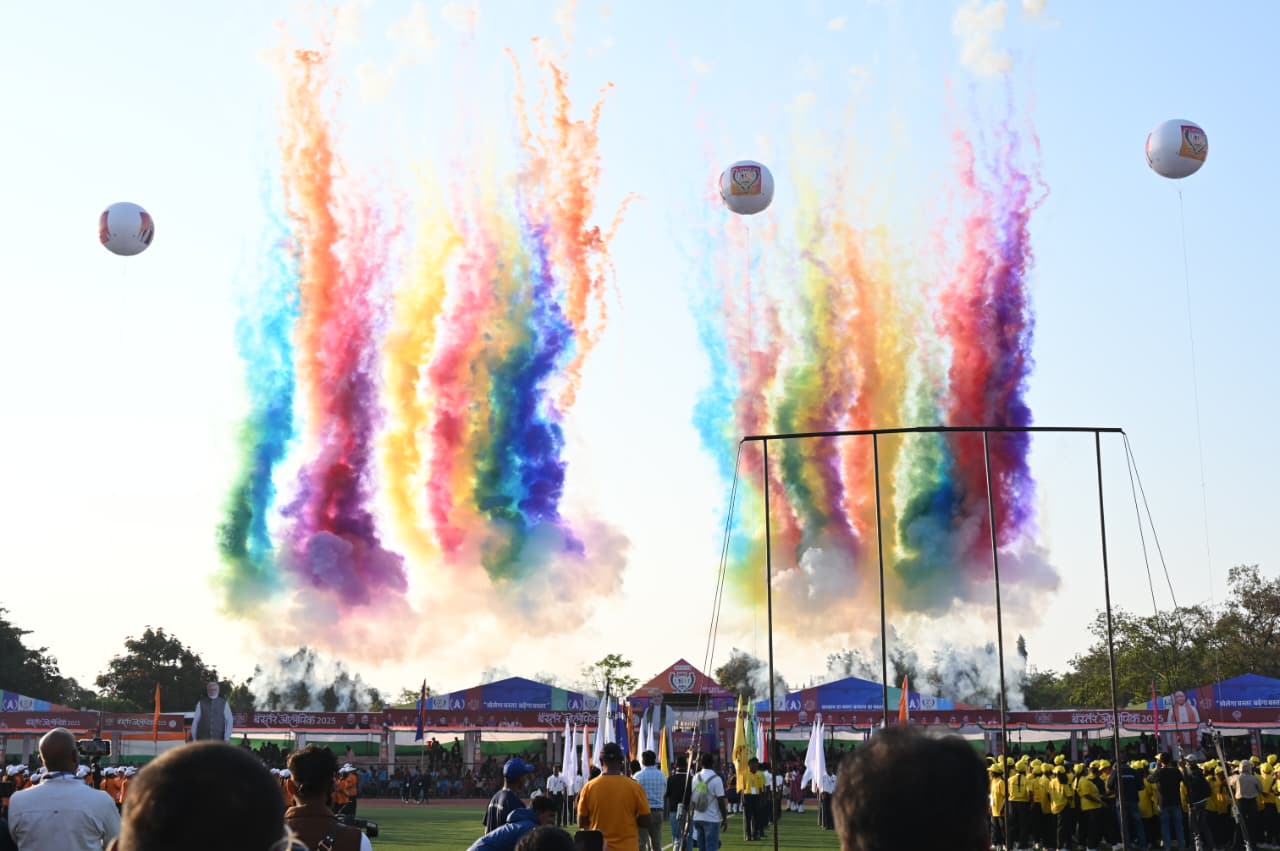 बस्तर ओलंपिक का शानदार समापन खुले आकाश में सतरंगी आतिशबाजी ने मोहा सबका मन