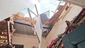 रायपुर कलेक्ट्रेट की छत गिरी,मची हड़कंप, कर्मचारियों का रखा था रिकॉर्ड