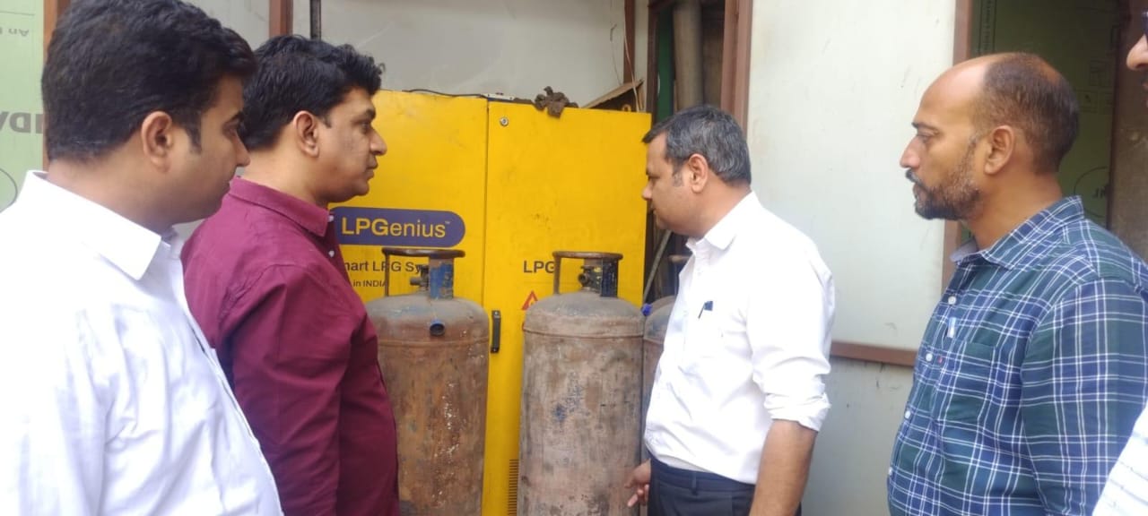 घरेलू एलपीजी सिलेंडरों के दुरुपयोग पर प्रशासन सख्त, रायगढ़ में होटलों व रेस्टोरेंट में औचक जांच