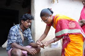 मौसमी बीमारियों की रोकथाम के लिए घर-घर जाकर स्वास्थ्य विभाग की टीम कर रही जांच