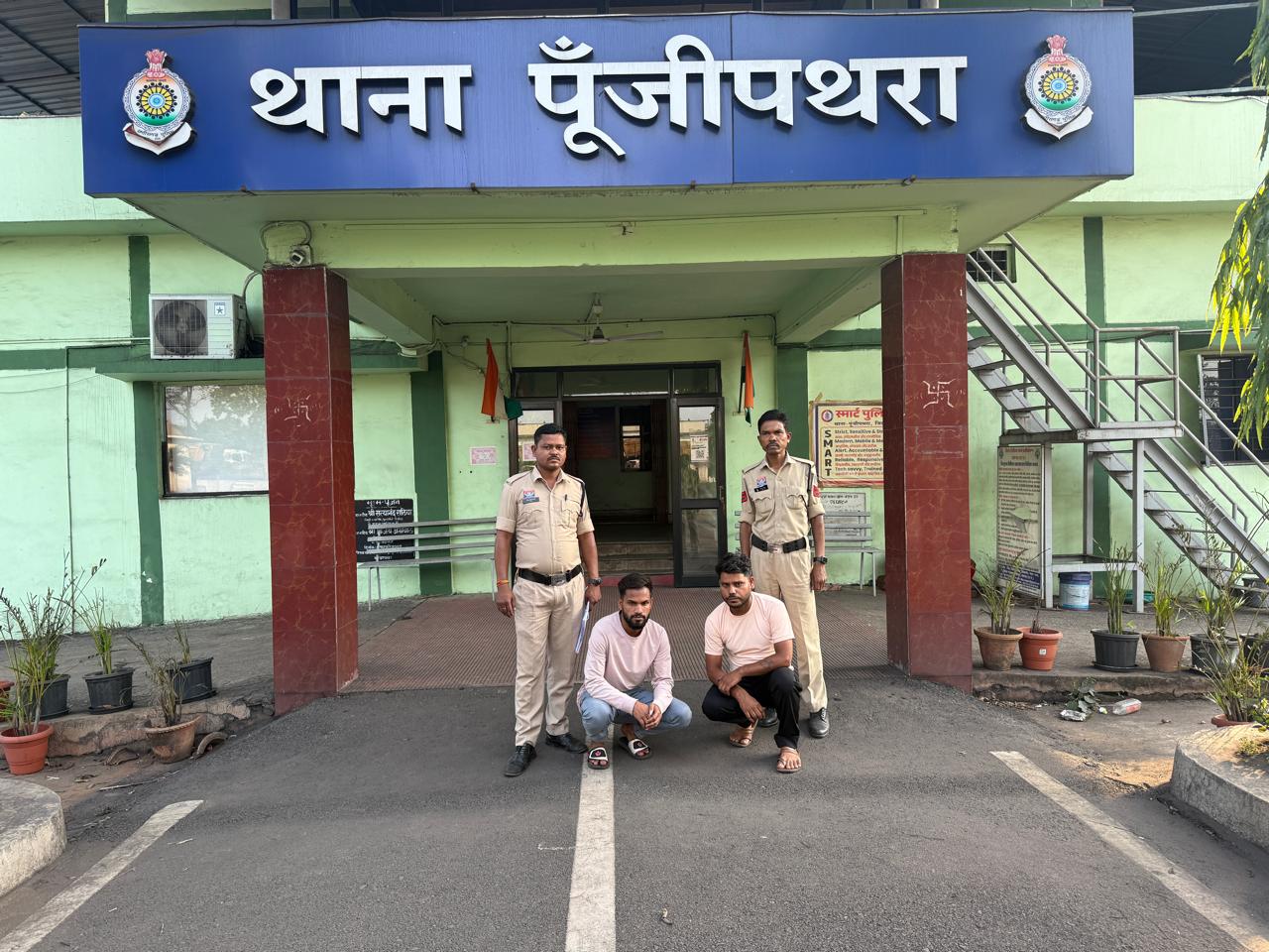 रायगढ़ पुलिस की बड़ी कार्रवाई: स्टाईगर गोटी जुआ फड़ पर छापा, दो आरोपी पकड़े