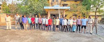 रायगढ़ जिले में पहचान छिपाकर रह रहे 37 संदिग्ध लोगों को पकड़ा गया 