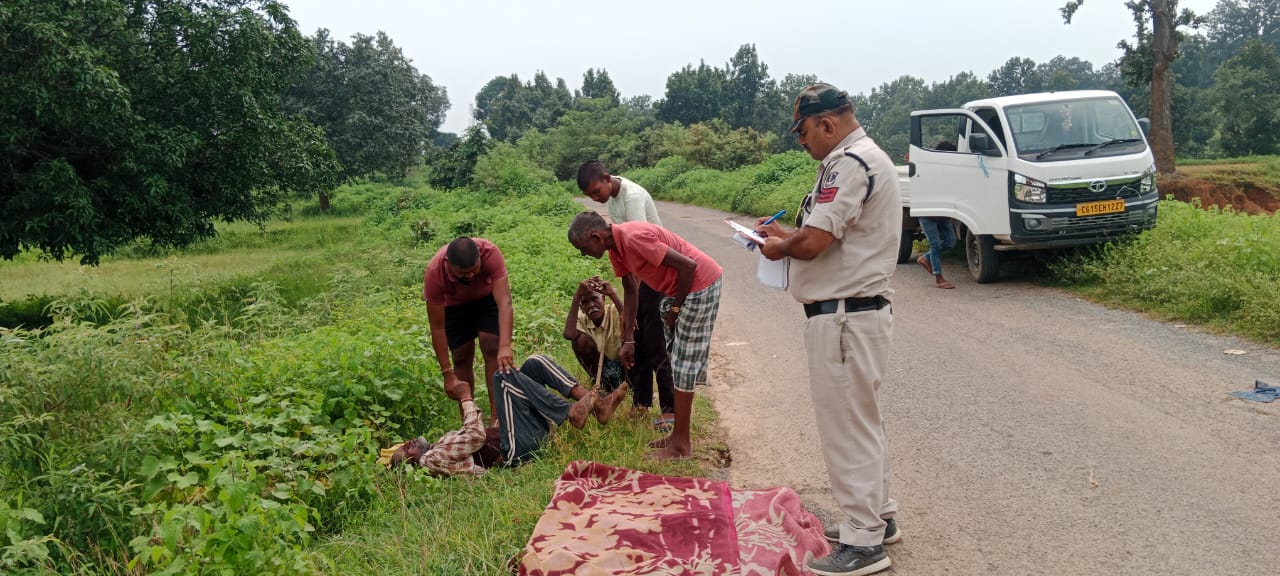 मृत हालात में सड़क किनारे मिला ग्रामीण- मर्ग कायम कर जांच में जुटी पुलिस