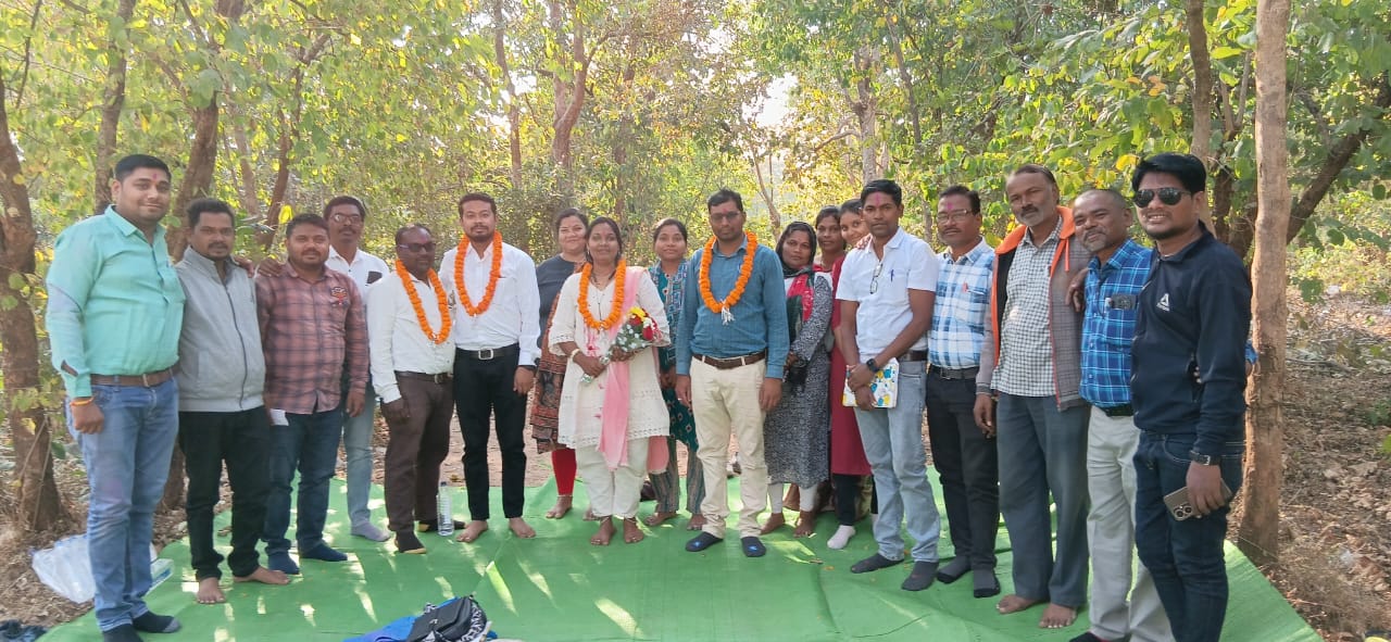 राजस्व पटवारी संघ छत्तीसगढ़ के तहसील शाखा छुरा के अध्यक्ष नरेन्द्र साहू व उपाध्यक्ष बने रेणु ठाकुर