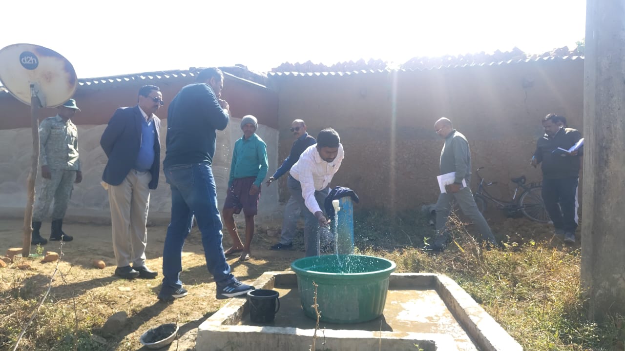 जल जीवन मिशन: सचिव मोहम्मद कैसर अब्दुलहक ने मनेंद्रगढ़ में पेयजल योजनाओं का किया निरीक्षण