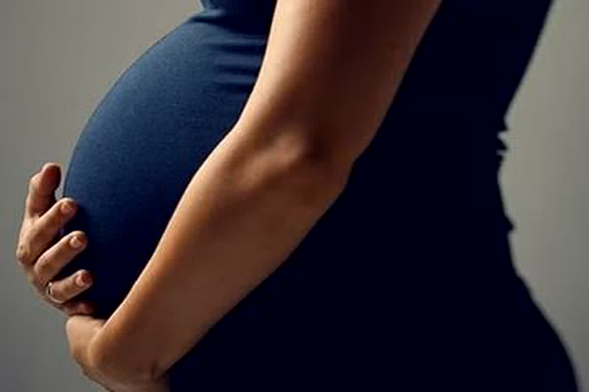 सामुदायिक स्वास्थ्य केंद्र की बड़ी लापरवाही, गर्भवती महिला कर दिया नशबंदी ऑपरेशन, जिंदगी और मौत के बीच जूझ रही महिला