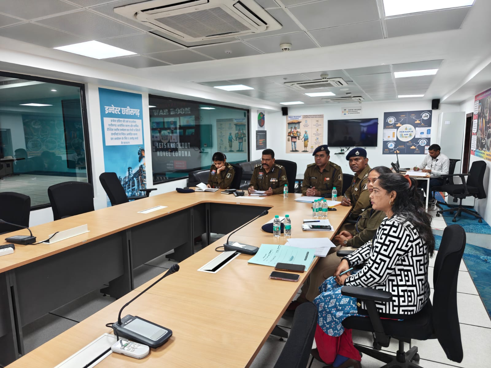 डॉ. लाल उमेद सिंह, वरिष्ठ पुलिस अधीक्षक रायपुर ने ली सड़क दुर्घटनाओं की रोकथाम एवं घायलों को त्वरित चिकित्सा व्यवस्था उपलब्ध कराये जाने के संबंध में चिकित्सा अधिकारियों की बैठक