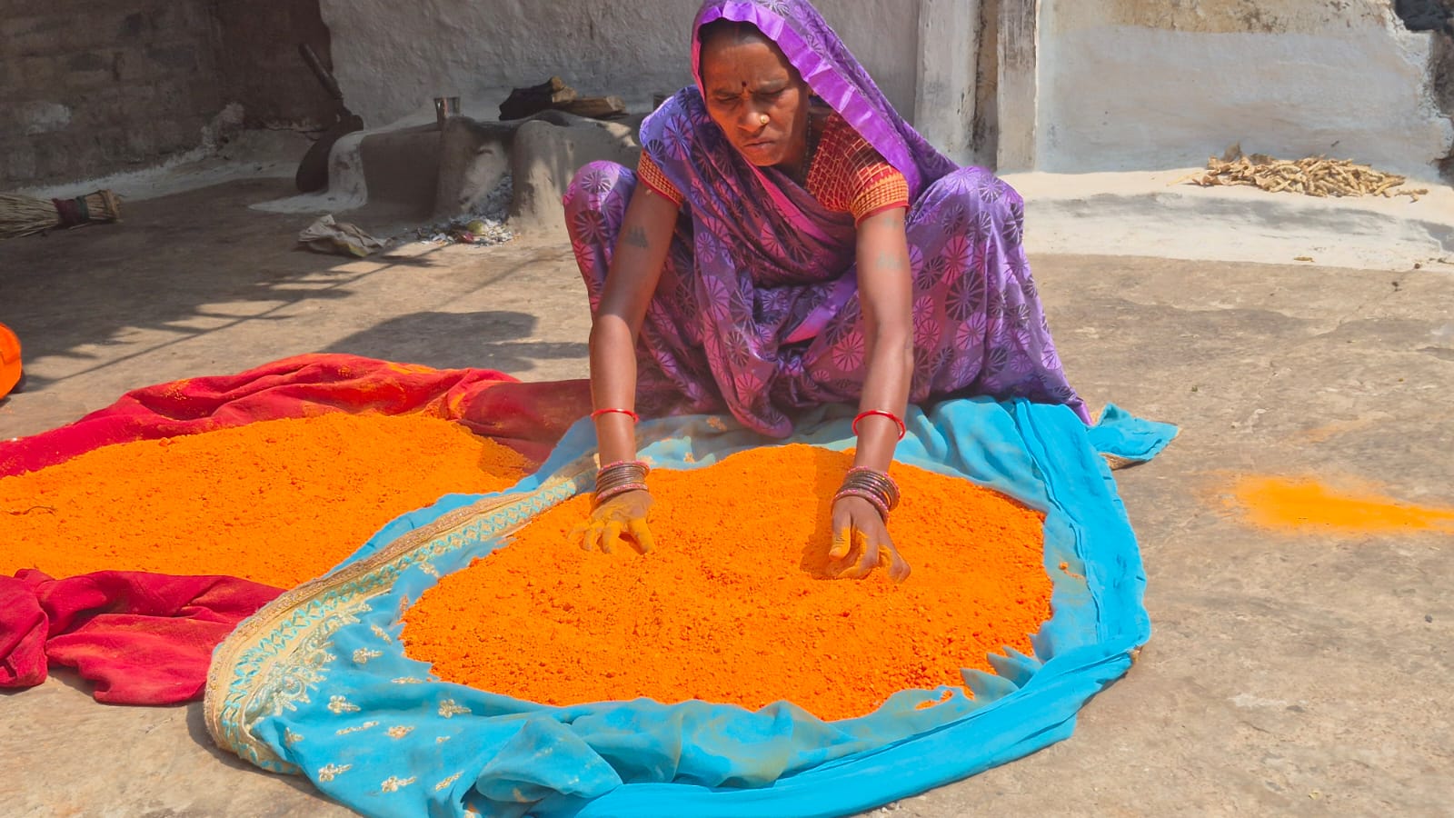 हर्बल गुलाल से और भी रंगीली होगी होली,विभिन्न रंगों और आकर्षक पैकेजिंग के साथ समूह द्वारा निर्मित हर्बल गुलाल