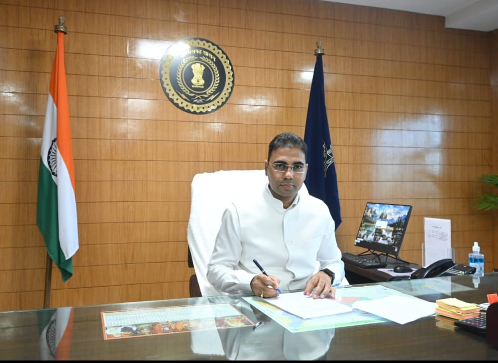 नवपदस्थ कलेक्टर कुलदीप शर्मा ने किया पदभार ग्रहण