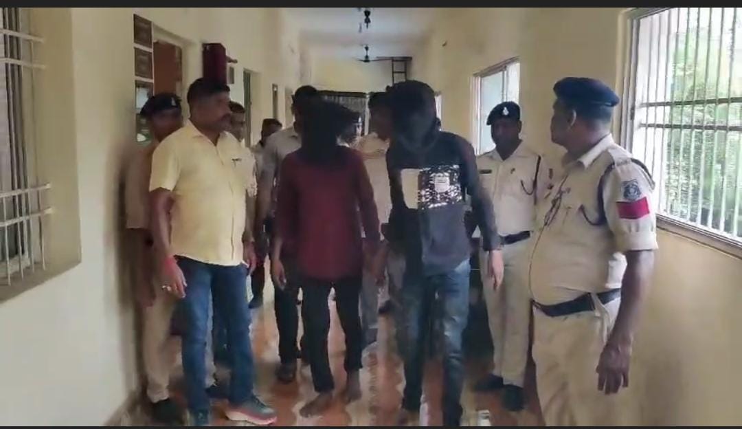 पेट्रोल पंप कर्मचारी की हत्या और लूट मामले में पुलिस ने चंद घंटों के भीतर आरोपियों को धरदबोचा