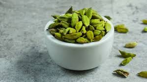 रोजाना खाएं खाली पेट सिर्फ दो हरी इलायची,मिलेंगे हैरान कर देने वाले फायदे 