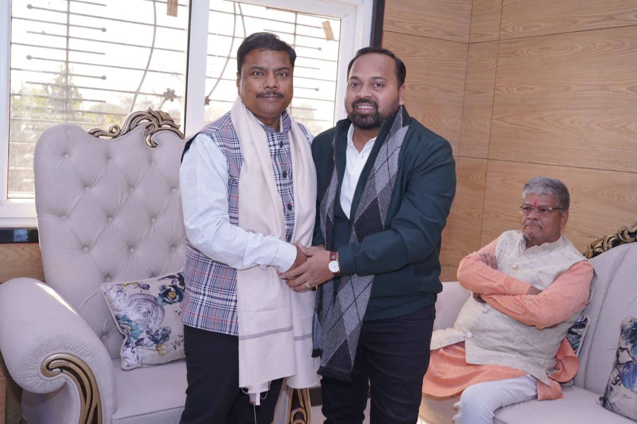 वन मंत्री केदार कश्यप का विधायक दीपेश साहू ने किया आत्मीय स्वागत