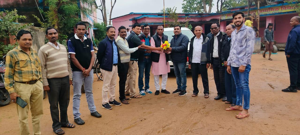 ग्राम पीपरछेड़ी के शासकीय उच्चतर माध्यमिक विद्यालय में औचक पहुंचे विधायक जनक ध्रुव 