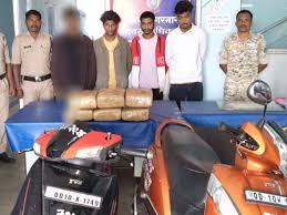  बस्तर पुलिस ने 30 किलो गांजा के साथ 4 तस्करों को किया गिरफ्तार 