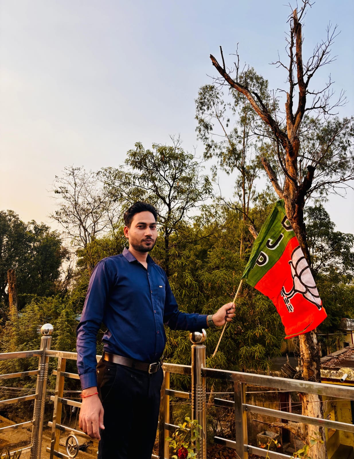 विधायक प्रतिनिधि कृष्णानंद राठौर ने अपने निवास स्थान पे फहराया झंडा 
