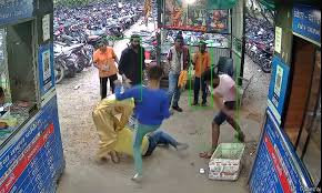 राजधानी रायपुर के रेलवे स्टेशन की पार्किंग में चाकूबाजी