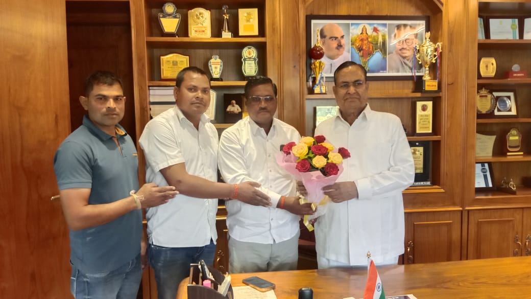 पूर्व विधानसभा अध्यक्ष  गौरीशंकर अग्रवाल प्रदेश में भाजपा सरकार बनने पर बधाई, शुभकामनाएं दिये