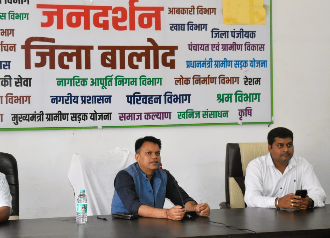 अब घर बैठे व्हाट्सएप के जरिए कर सकेंगे शिकायत, कलेक्टर ने जारी किया WhatsApp नंबर