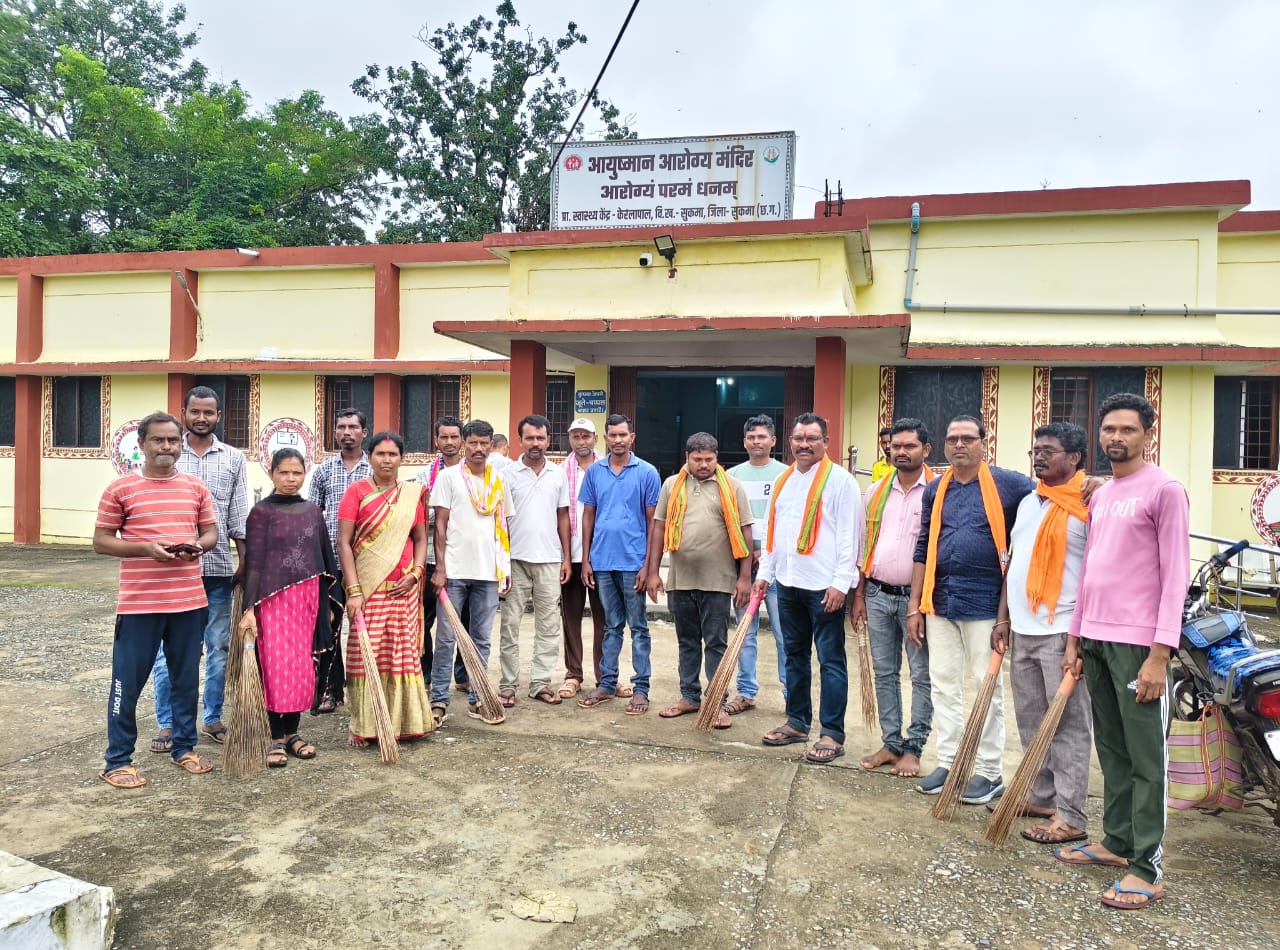 भाजपा जिला अध्यक्ष धनीराम बारसे सेवा पखवाड़ा कार्यक्रम केरलापाल में शामिल हुए