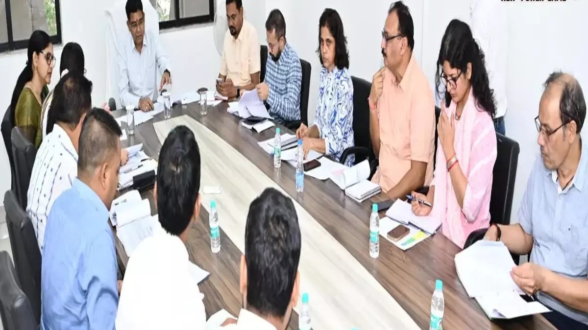 अधिकारियों को अल्टीमेटम: प्रकरणों का जल्द निपटारा करें, वरना होगी कार्रवाई