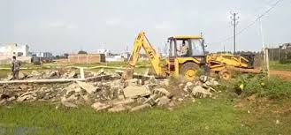 अवैध प्लाटिंग पर निगम की कार्रवाई, चला बुलडोजर