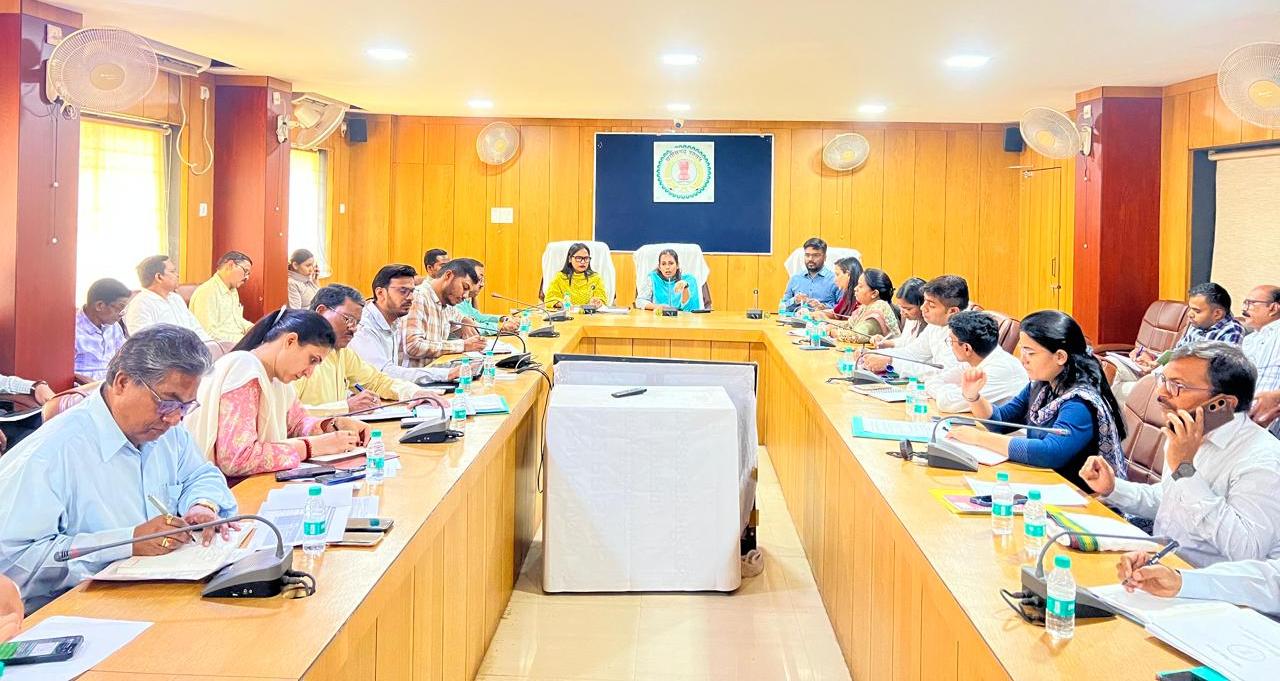 ई-ऑफिस प्रणाली से ही होंगे सभी विभागीय पत्राचार : कलेक्टर प्रतिष्ठा ममगाईं