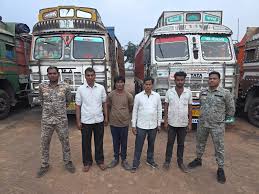 “ऑपरेशन प्रहार” : चार ट्रकों में लोड भारी मात्रा में अवैध कबाड़ जब्त 