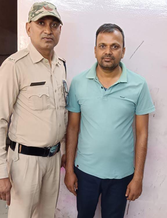 दिगर राज्यों से चोरी गये ट्रको का छत्तीसगढ़ राज्य का फर्जी दस्तोवज तैयार कर विक्रय करने वाले मुख्य 01 आरोपी गिरफ्तार