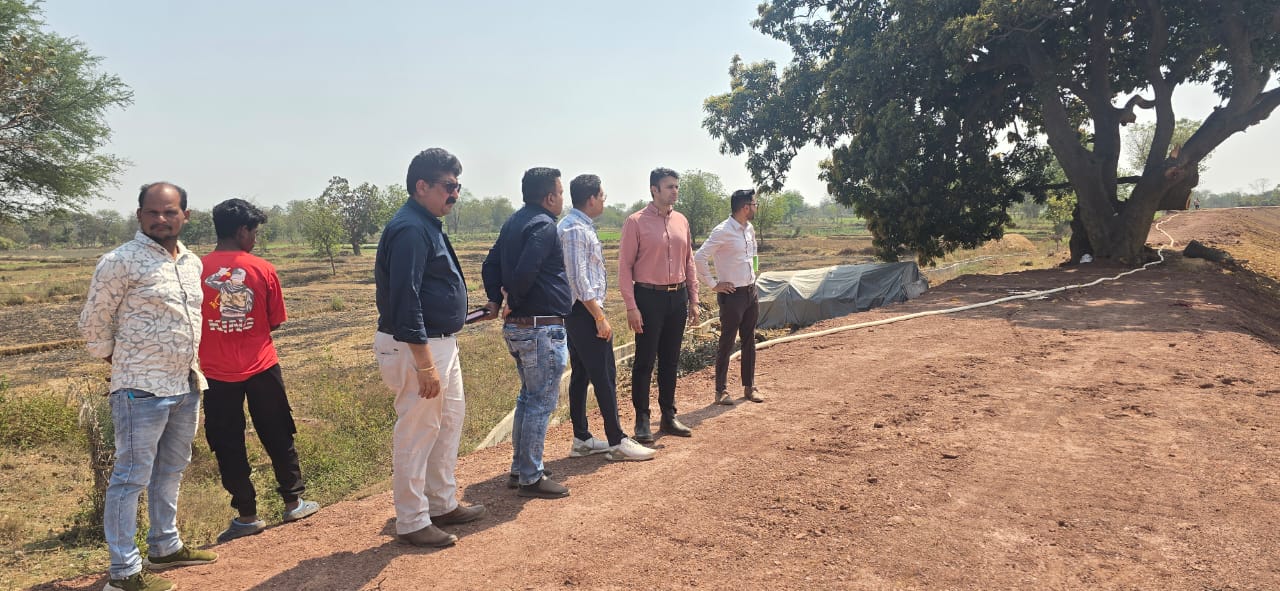 कलेक्टर ने टिनमिनी जलाशय के जीर्णोद्धार कार्य का किया निरीक्षण
