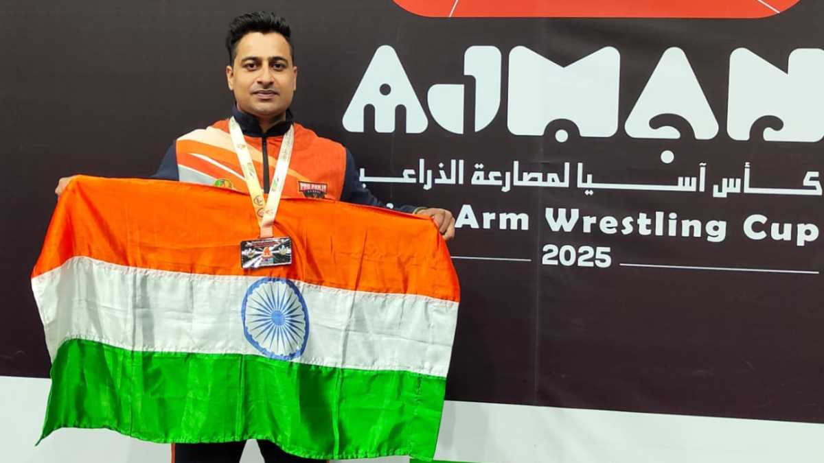 एशियन पैरा आर्म रेसलिंग कप श्रीमंत झा ने सिल्वर मेडल जीतकर बढ़ाया देश का मान
