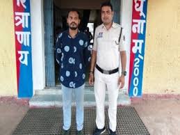 ड्रीम गर्ल देखकर बनाया आइडिया,फेसबुक पर लड़की बनकर ठेकेदार से लाखों की ठगी