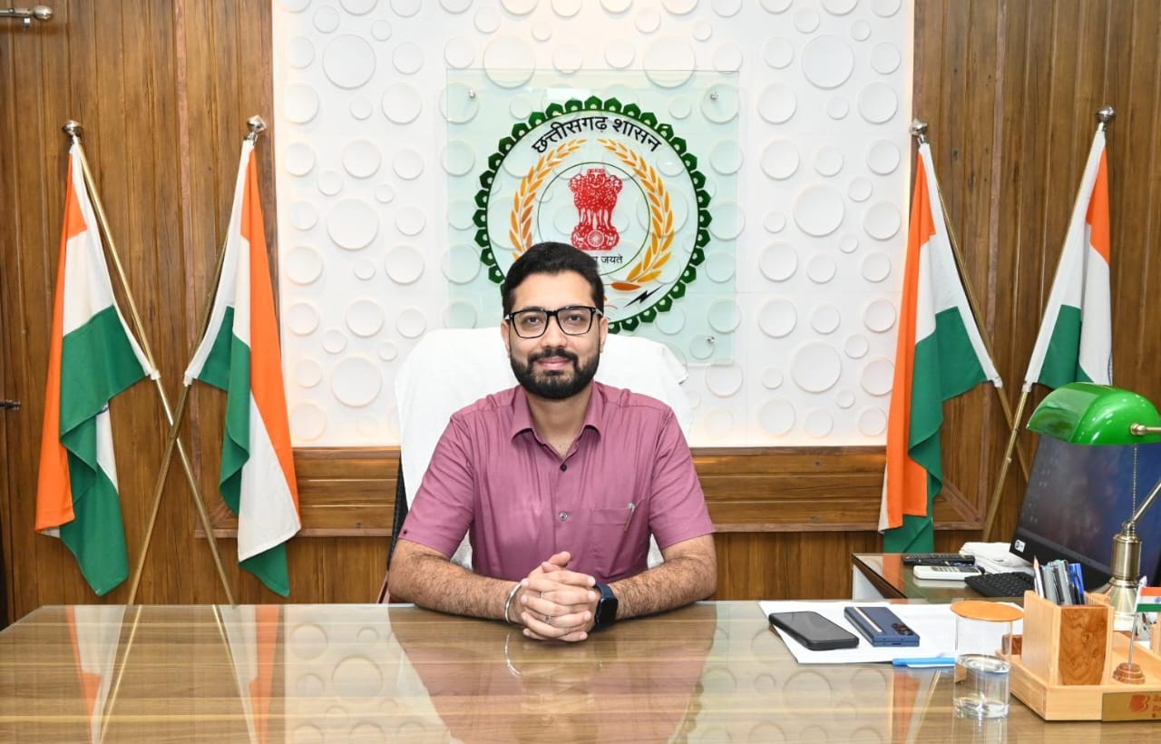 एस्मा के तहत 3 कर्मियों के विरुद्ध एफआई आर दर्ज