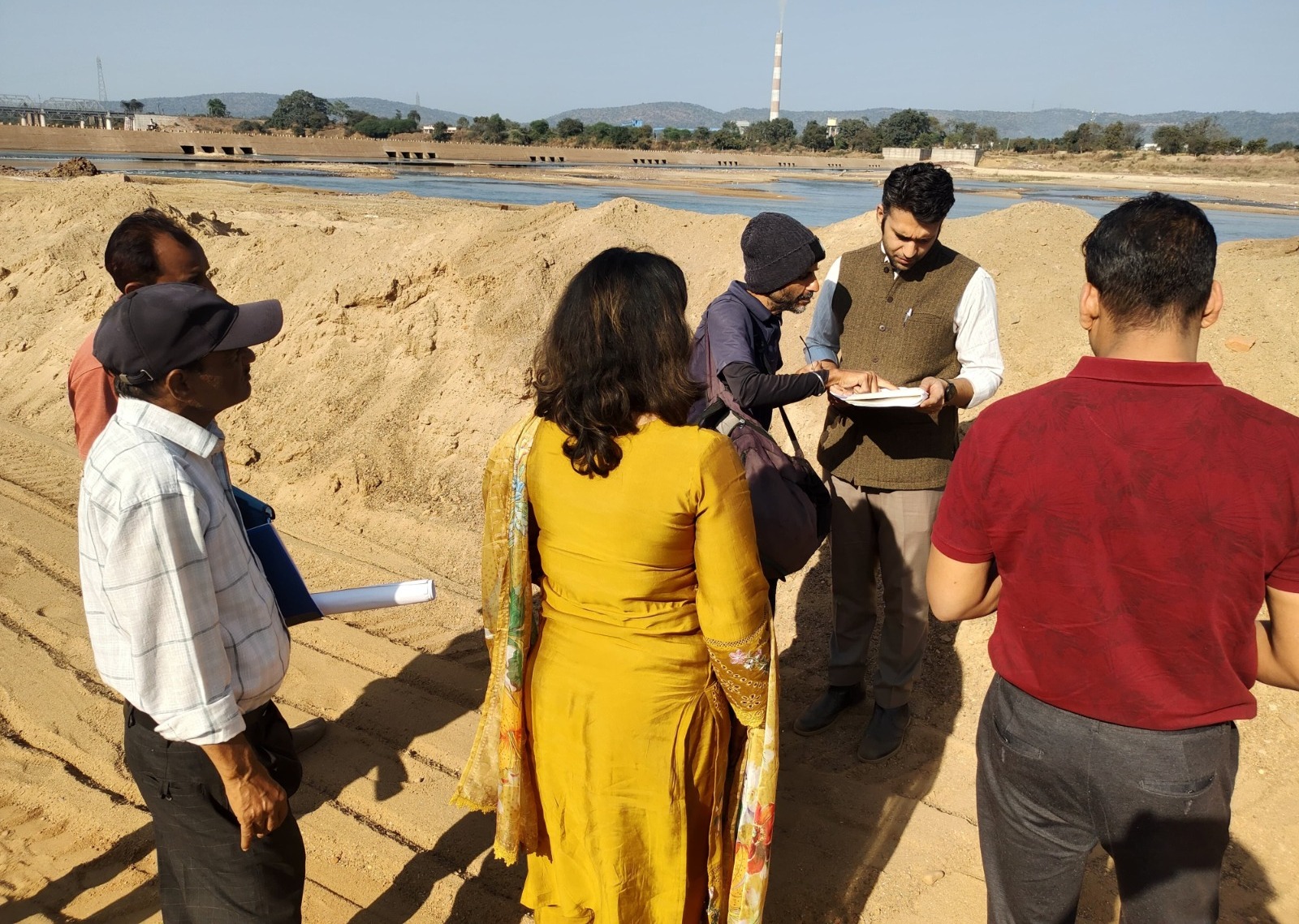 माण्ड नदी के चपले एनीकट में हाईड्रो पंपिंग सिंचाई परियोजना का कलेक्टर ने किया निरीक्षण