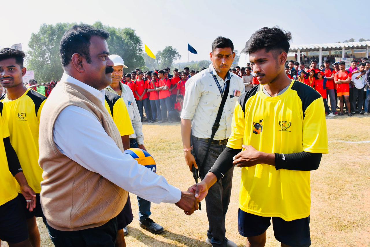 जिलास्तरीय बस्तर ओलंपिक का भव्य आगाज:हड़मा स्टेडियम में गूंजा बस्तर का खेल पर्व, स्थानीय खेलों का अद्भुत संगम