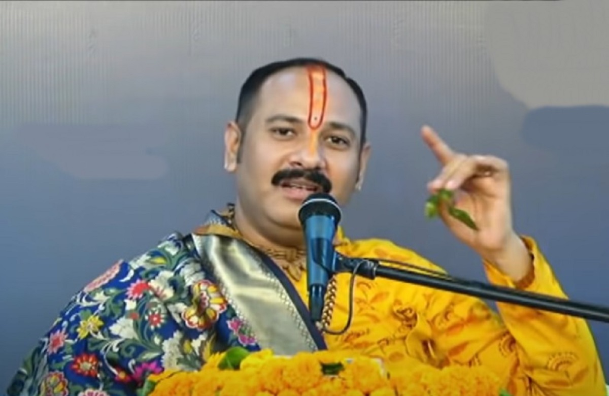 कथावाचक पंडित प्रदीप मिश्रा हुए लहूलुहान, सिर में लगी चोट, इस वजह से हुआ ये हादसा