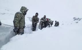 उत्तराखंड हिमस्खलन में फंसा एक मजदूर पहुंचा घर, अब 4 की तलाश जारी...