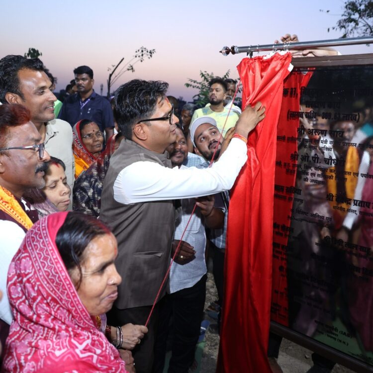 वित्त मंत्री चौधरी ने 3 करोड़ 69 लाख की लागत से मिट्ठुमुड़ा में तालाब संरक्षण एवं सौंदर्यीकरण कार्य का किया भूमि पूजन