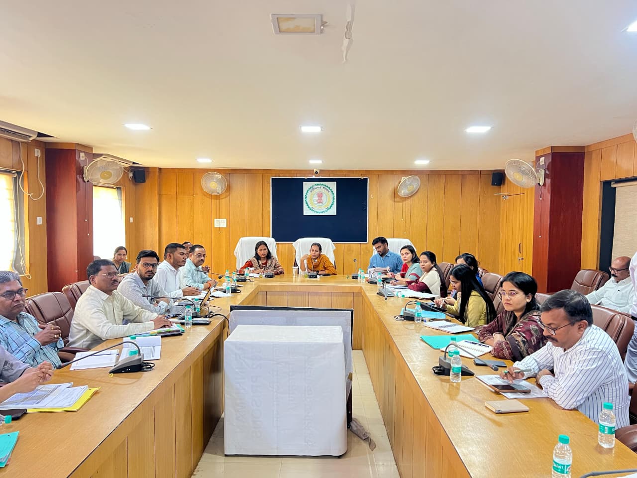 विभागीय योजनाओं के अपेक्षित प्रगति में कमी पर अधिकारी होंगे जिम्मेदार : कलेक्टर