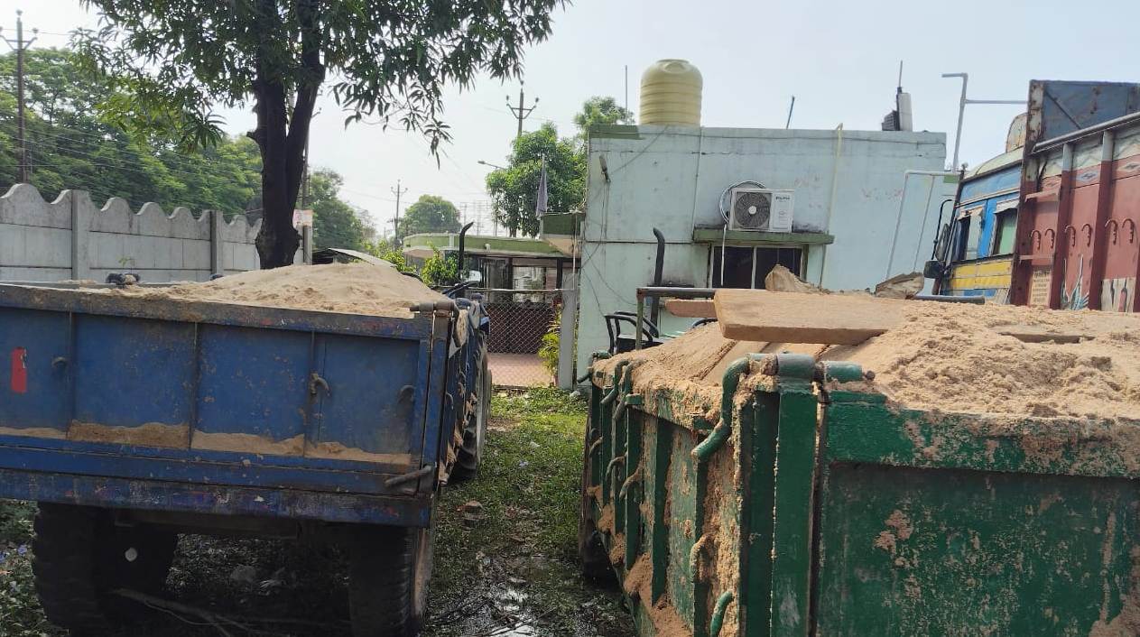  रायगढ़ में खनिज के अवैध उत्खनन, परिवहन और भंडारण के खिलाफ बड़ी कार्रवाई,9 वाहन जब्त