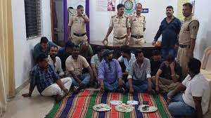 दुर्ग:  फार्महाउस में चल रही जुए की महफिल,पुलिस ने 15 जुआरी रंगे हाथों पकड़े 
