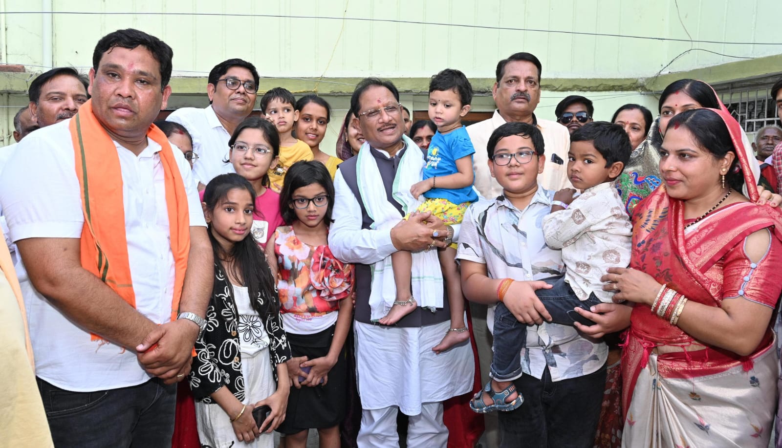 ग्राम कुसमूरा में दिखी मुख्यमंत्री विष्णुदेव की सादगी और आत्मीयता, पुराने सहयोगी के घर पहुंचे