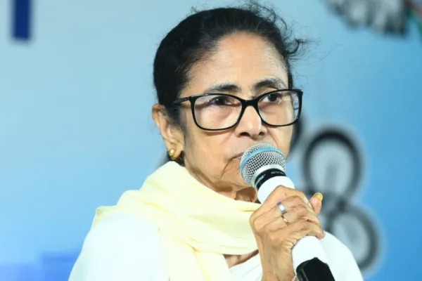 ‘आमी इस्तीफा ना देबो’ — ममता बनर्जी का साफ इनकार, अब क्या करेंगे राज्यपाल?