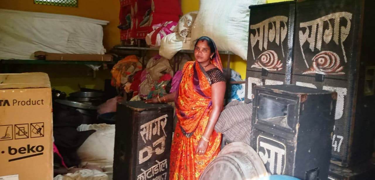 सफलता की कहानी : डीजे साउंड सिस्टम के व्यवसाय से बढ़ी पहचान ग्राम कोटाडोल की गीता सिंह बनीं आत्मनिर्भरता की मिसाल